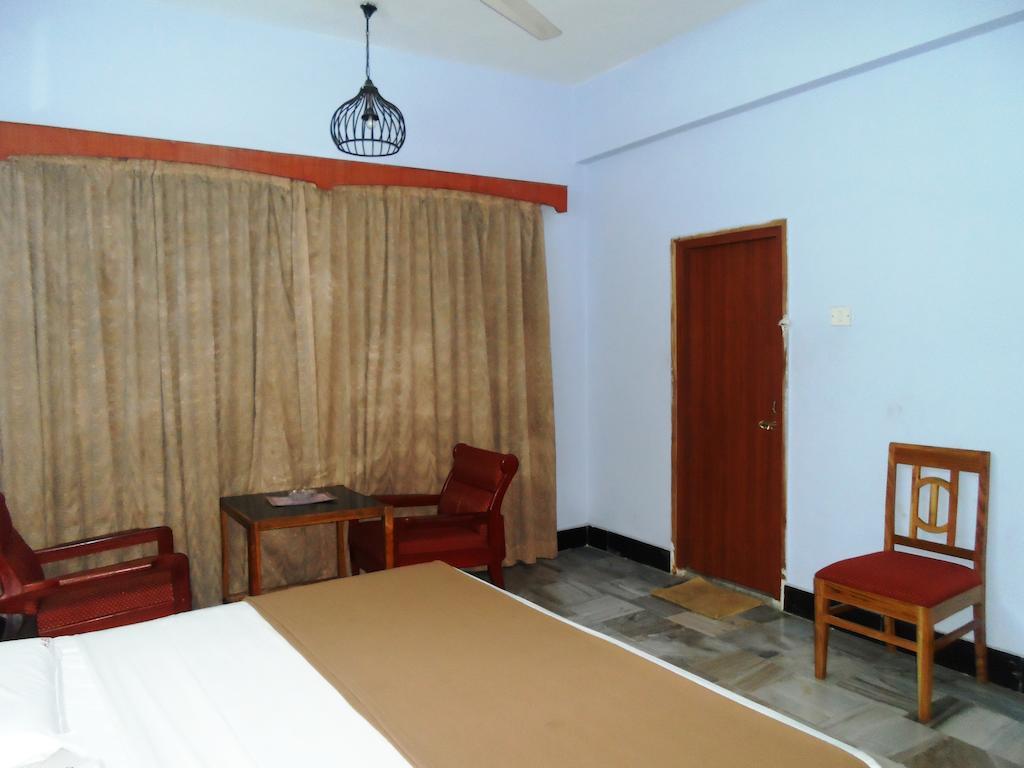 Hotel Bhimas Paradise Tirupati Oda fotoğraf